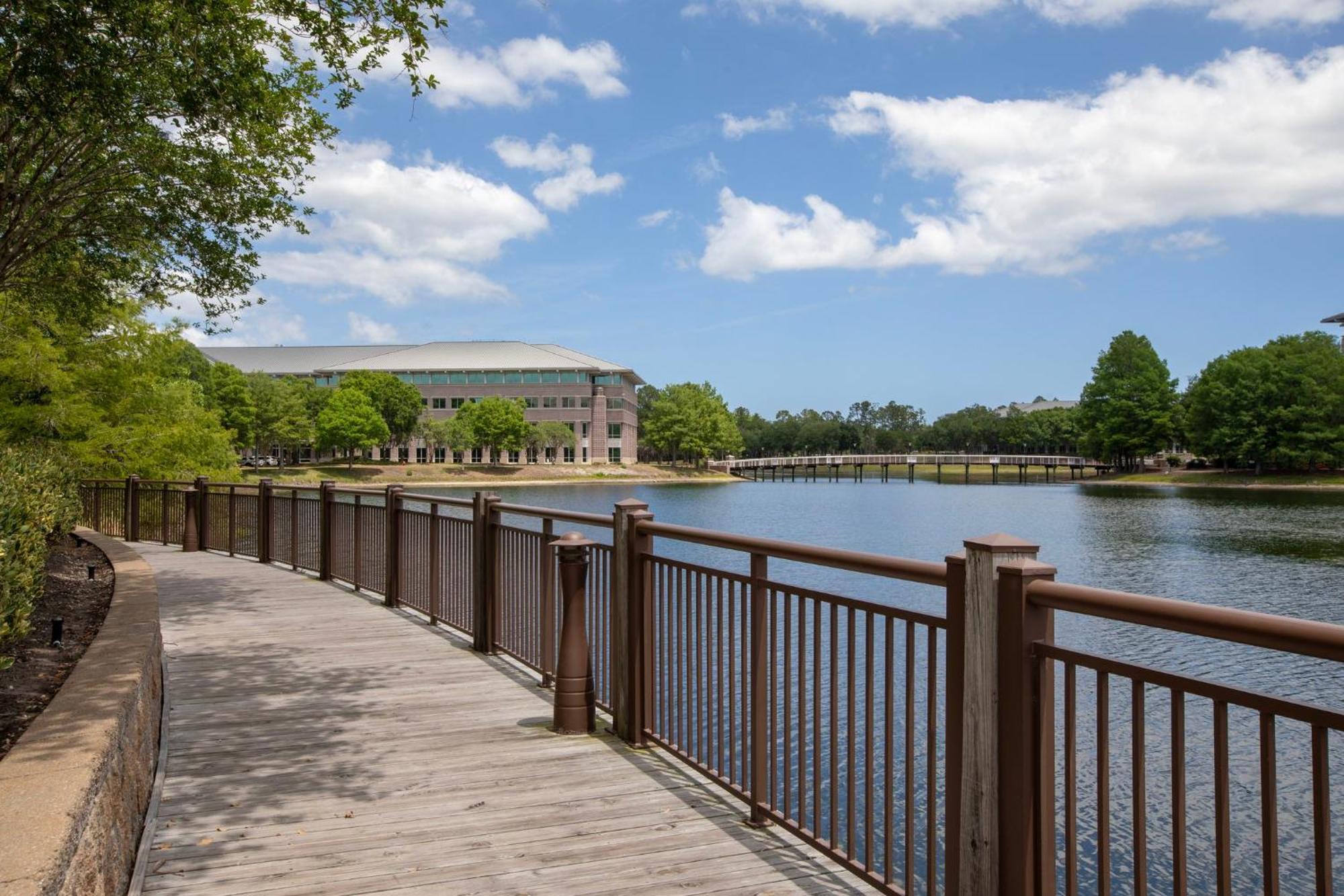 Hotel Indigo Jacksonville-Deerwood Park By Ihg Bagian luar foto